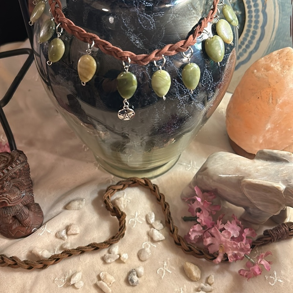 💦Brown faux suede choker w Jade stones & sand dollar charm